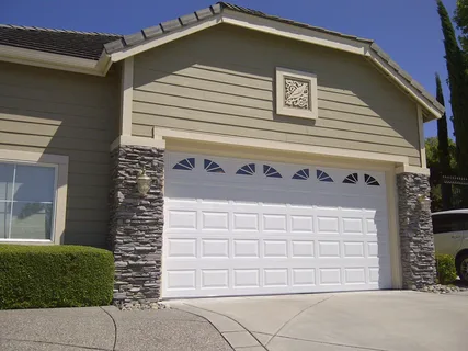 Garage Picture In white